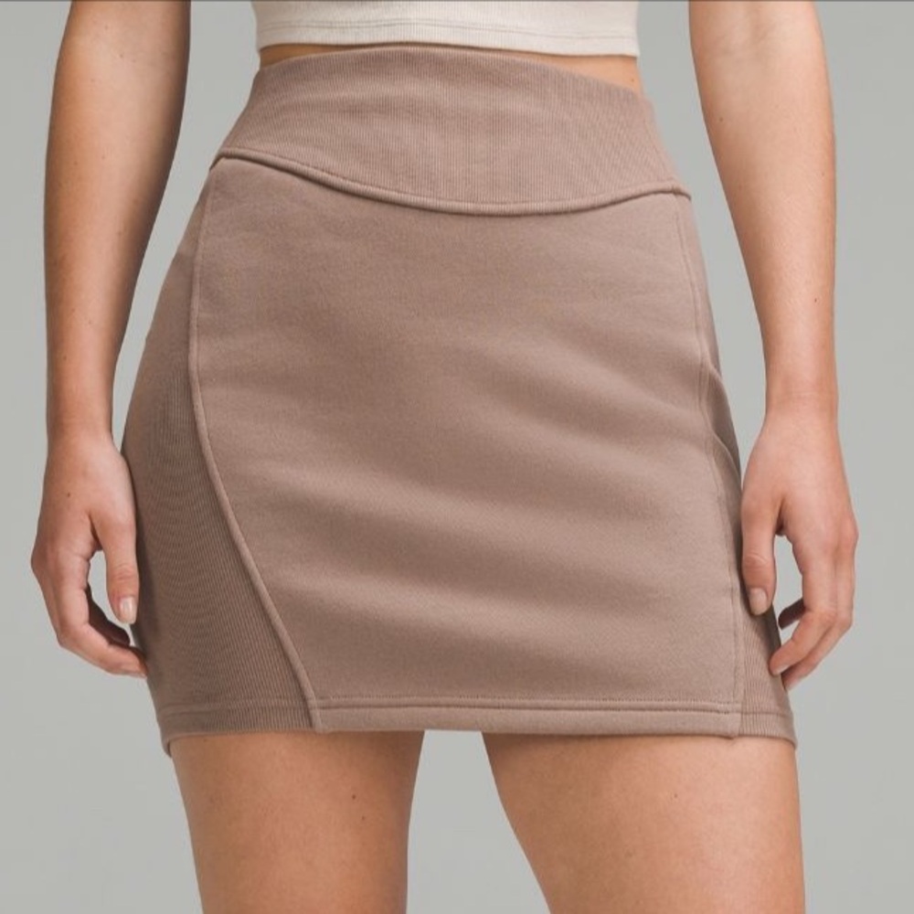 Lululemon Scuba High Rise Mini Skirt in Taupetastic